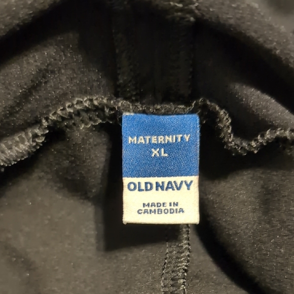 Old Navy Maternity Black Cropped Pants - Picture 3 of 3
